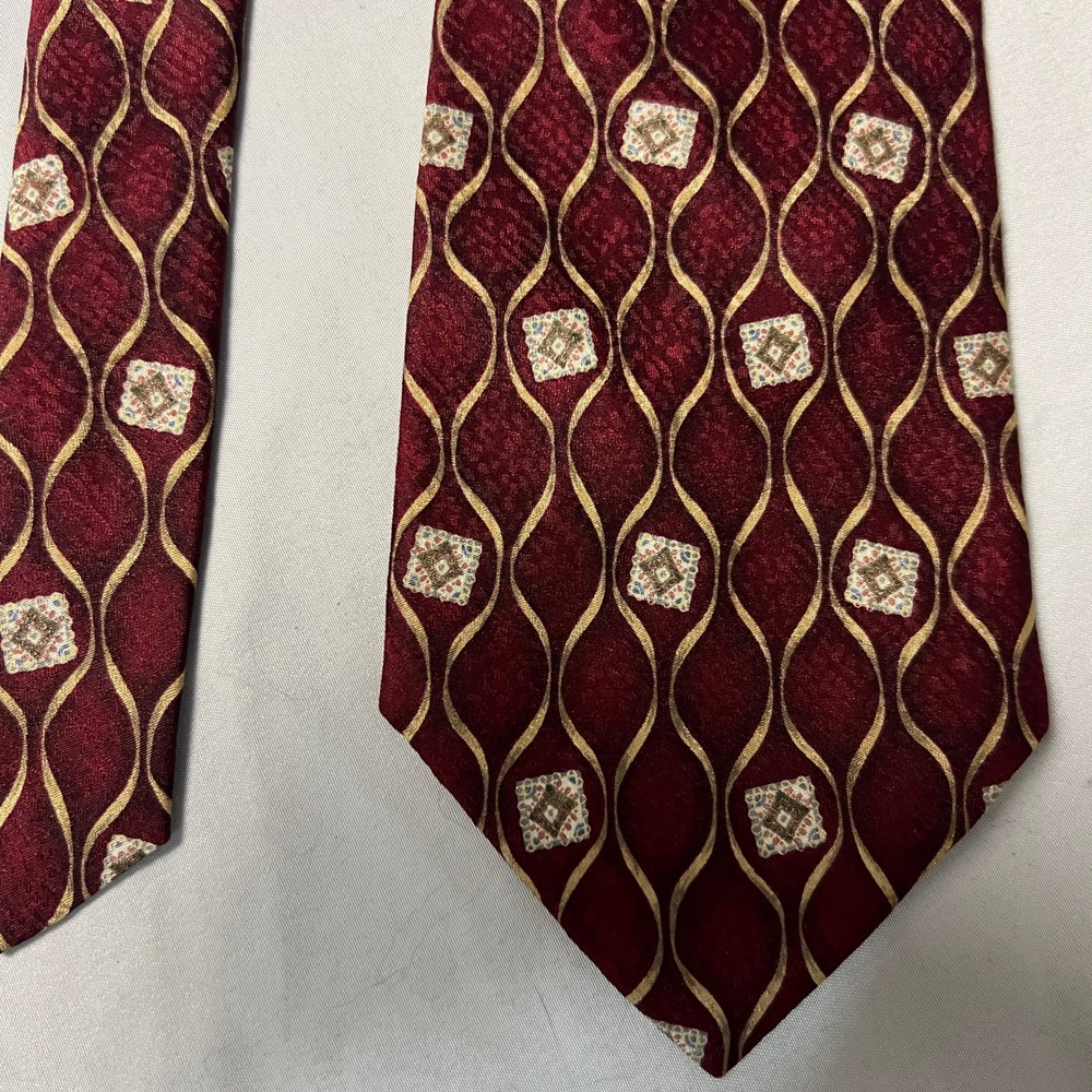 Jos A Bank Corporate Collection Burgundy Gold‎ Geometric Pattern Silk Blend Tie
